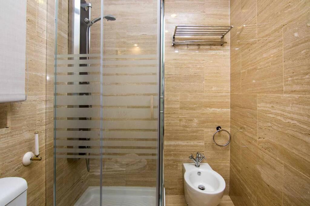 Eco Center Granatensis Catedral 2 Habitaciones Free Parking กรานาดา ภายนอก รูปภาพ